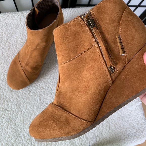 Anthropologie Shoes - Anthro Attention Suede Tan Wedged Booties